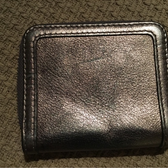 AUTHENTIC BURBERRY COMPACT WALLET IN GOOD PRE-LOVED CONDITION. ONLY $138.00.🔥🔥 - Picture 2 of 14